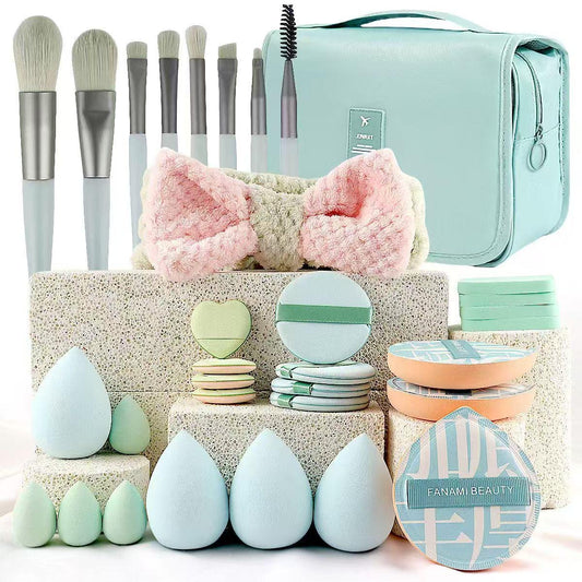 Mint Brushes Set With Travel Bag